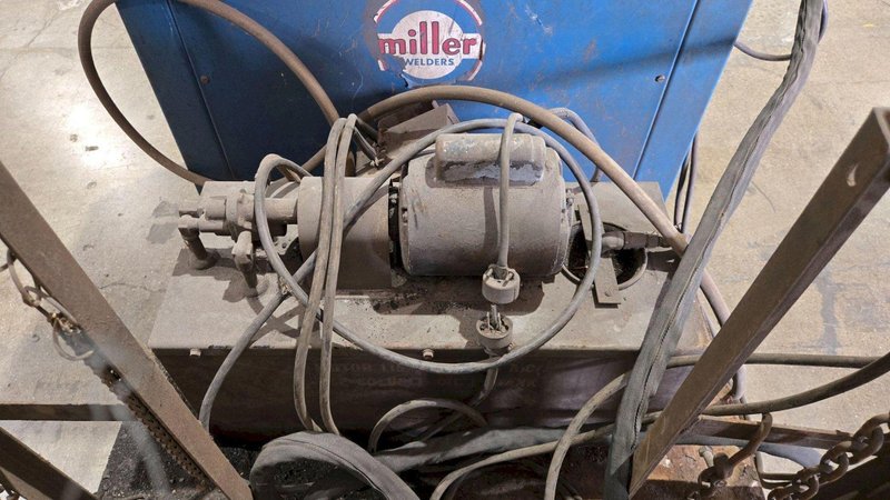 MILLER 330A/BSP AC-DC INERT GAS WELDER USED