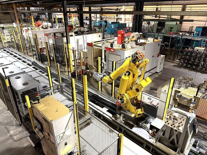 Fanuc - Robot + 3 Breton machining centers 5 axes