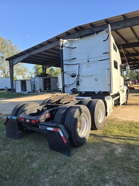 VOLVO VNL64T760 - Trucks