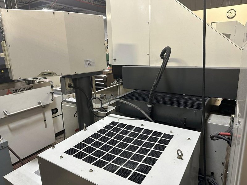 Mitsubishi EA8 Sinker EDM, 1999 – Tool Changer