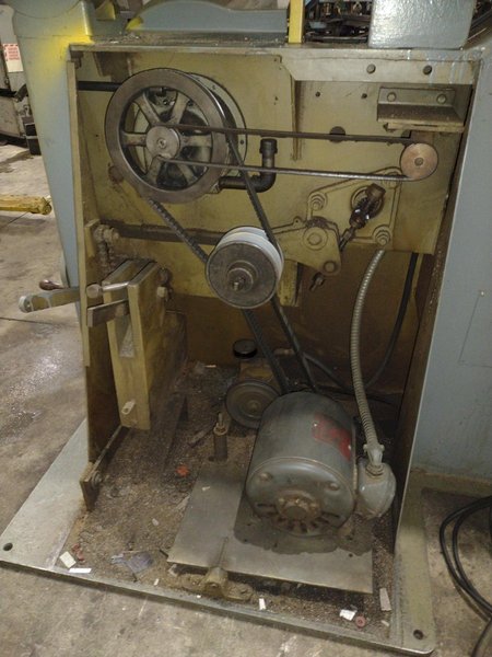 36" DOALL MODEL #3613-1 VERTICAL BANDSAW: YOBRO #24515