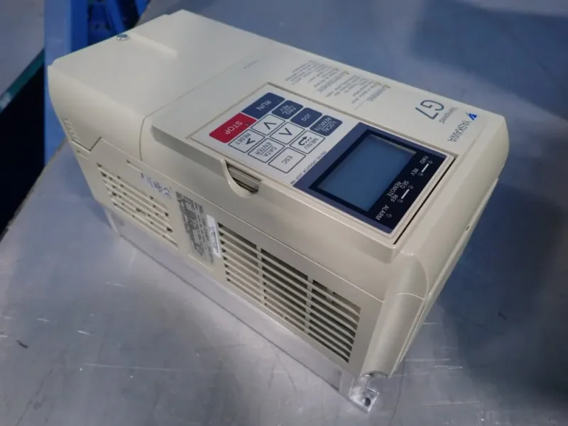 YASKAWA INVERTER  -  CIMR-G7U40P7