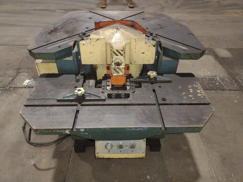 8&quot; X 8&quot; X 1/8&quot; AMADA MODEL #CSW-220 DUAL HEAD CORNER NOTCHER &amp; COPER: STOCK #10339