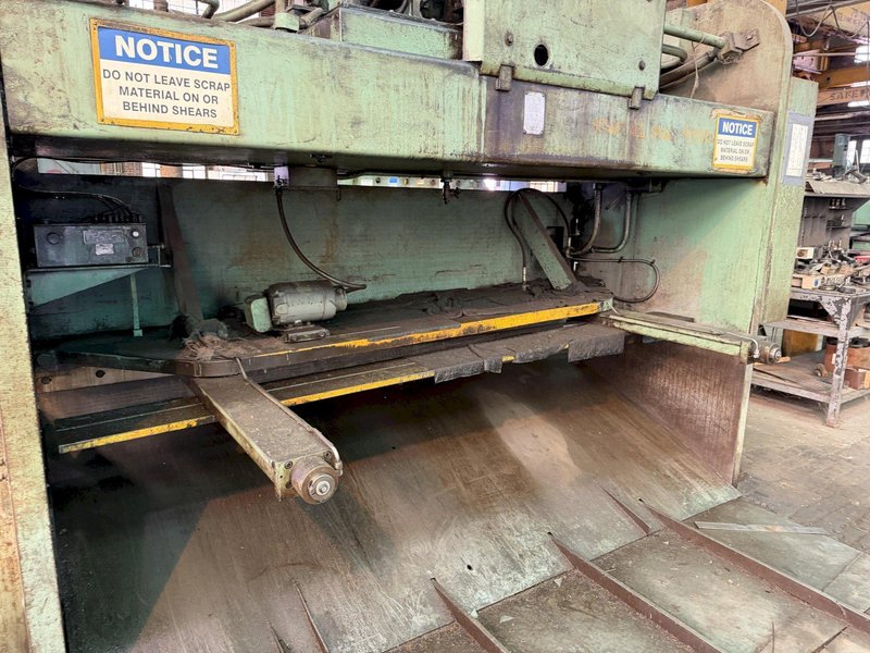 10' X 3/8" CINCINNATI MODEL 30 HYDRAULIC SHEAR. STOCK # 0875626