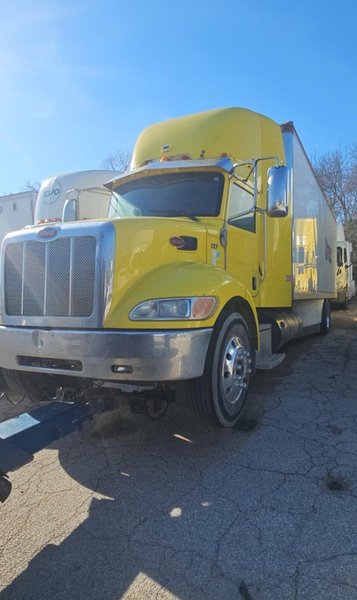 Peterbilt 337 Straight Truck, 2016 – Cummins/PACCAR Diesel, Allison Automatic, Medium-Duty Delivery Truck