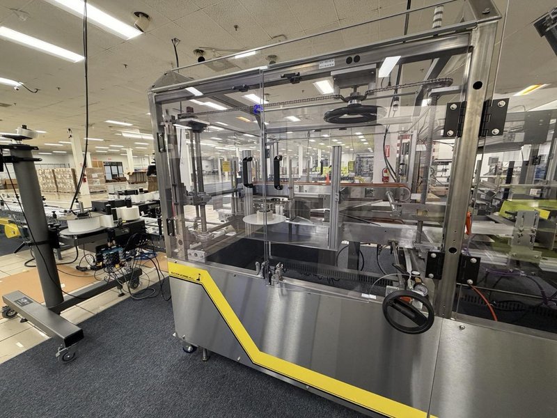 Econocorp Econocase Case Packer 10829, 2023 – With Automatic Product Collator/Loader and Tape Closure