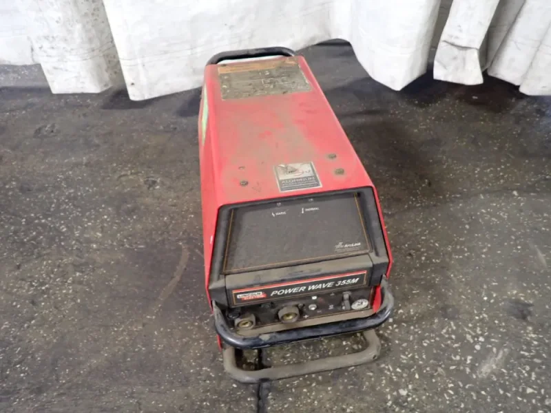 LINCOLN 350 A WELDER  -  POWER WAVE 355