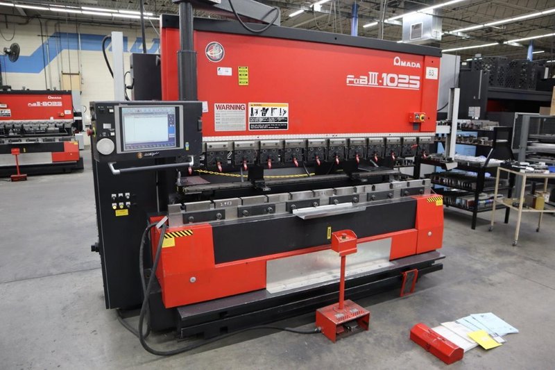 Amada FABIII-1025 CNC Hydraulic Press Brake, 110 Ton x 98.4&quot;, AMNC PC Control, Up-Acting, 6- Axis BG, Light Curtain- Auction Item