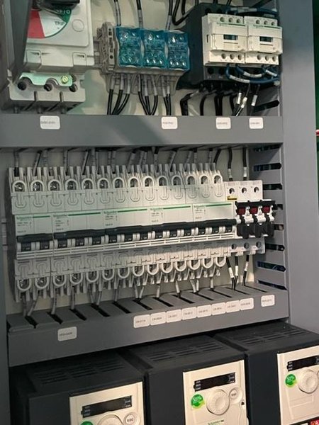 Highlight Synergy 3 Conveyorized Automatic Stretch Wrap System, 2012