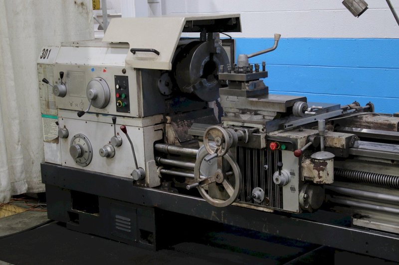 24-3/4&quot; X 118&quot; SHENYANG GAP BED ENGINE LATHE LOT #74025