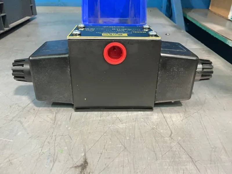 PARKER HYDRAULIC VALVE   -  D3W004CNYC