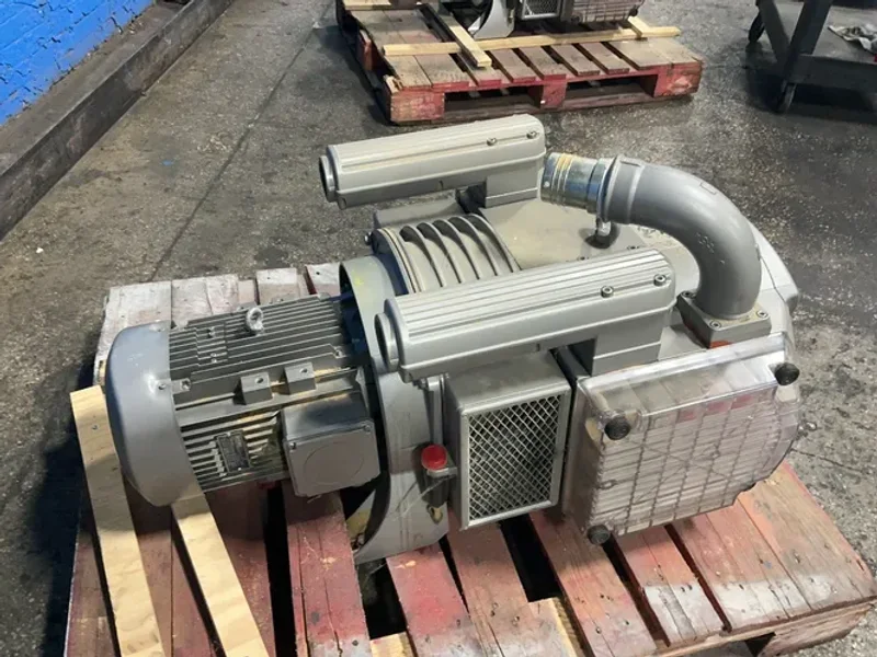 BECKER 5.5 / 6.4 KW ROTARY VANE VACUUM PUMP  -  VTLF2.250/0-79