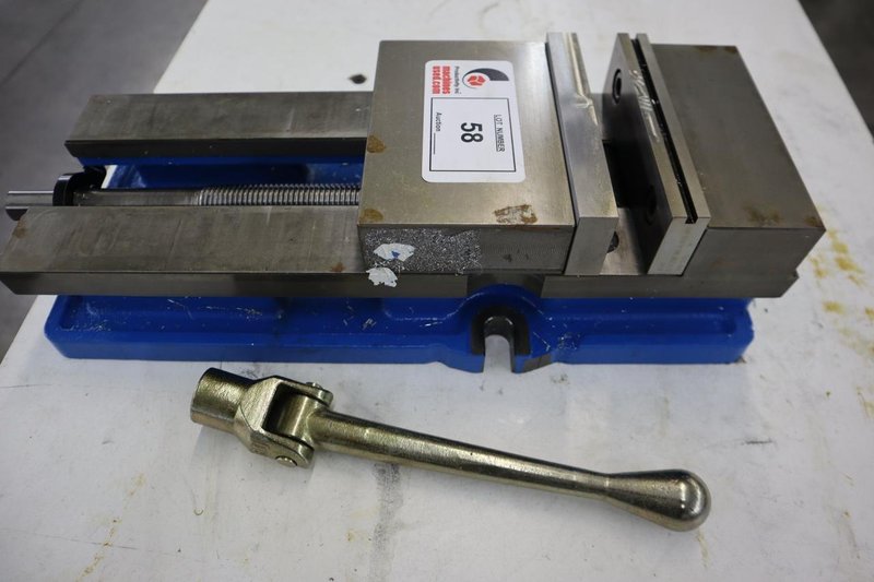 Kurt DX6 6" Machine Vise with Steel Jaws, Handle- Auction Item