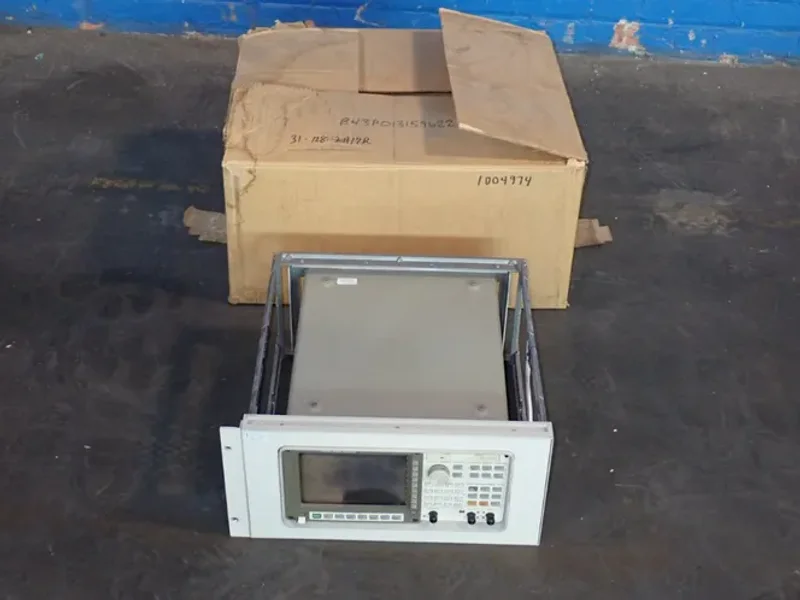 HEWLETT PACKARD DYNAMIC SIGNAL ANALYZER   -  35670A