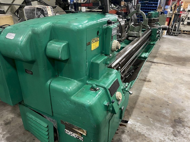28"/19" x 144" MONARCH ENGINE LATHE, MODEL 2516, INCH/METRIC THREADING, 18" 4 JAW CHUCK, STEADY REST, 12 - 1500 RPM, NEWALL C-80 READOUT, #51411