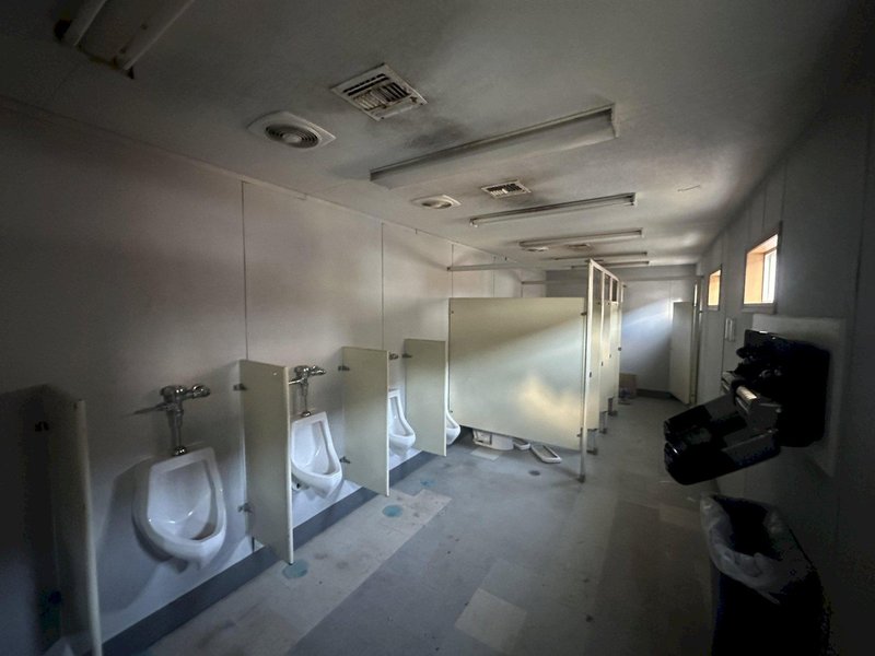 2008 MICHIANA MEN&#039;S &amp; WOMEN&#039;S PORTABLE BATHROOM TRAILER: STOCK #23097