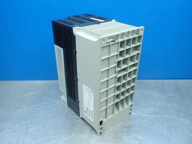ALLEN-BRADLEY POWERFLEX 525 AC SERVO DRIVE  -  25B-D024N104