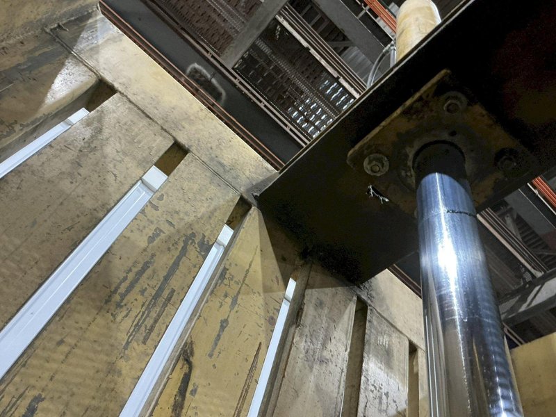 60" X 30" SP INDUSTRIES MODEL VB60 BUNDLE BEE VERTICAL CARDBOARD BALER: YOBRO #24582