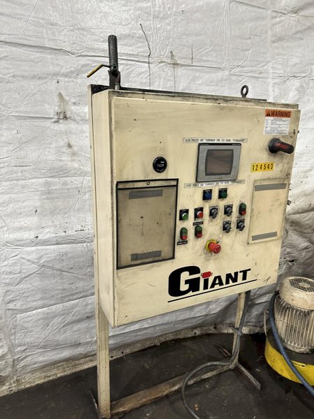 24 CUBIC FT GIANT GB-24DHW VIBRATORY COB DRYER: STOCK #77690