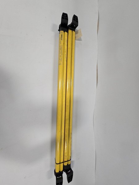 SICK XC40E-0903A0A0CAB0/XC40S-0903A0A0CAB0 LIGHT CURTAIN SET USED