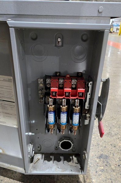 DONGAN 63-2140SH 230V 40KVA TRANSFORMER WITH DISCONNECT SWITCH USED