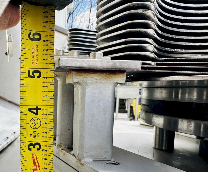 Urschel Laboratories Inc.  |  10 Station Semi-Automatic Rotating Onion Slicer