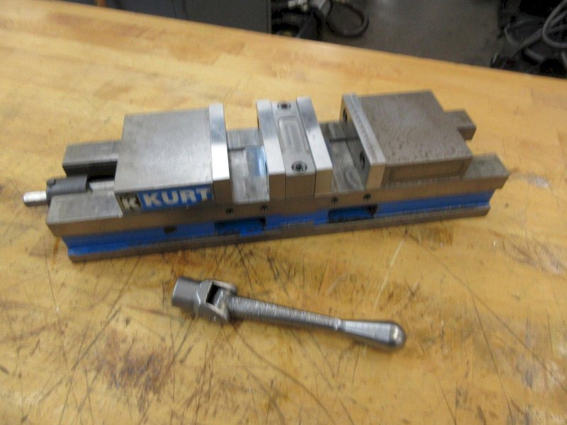 Kurt HDL4 4&quot; Double Lock Machine Vise with Hard Jaws and Handle- Auction Item