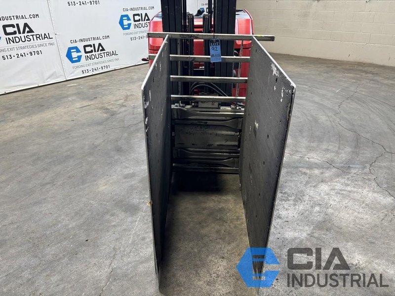 2,500 LB. CASCADE MODEL 25D-CCS-350 HYDRAULIC CARTON CLAMP ATTACHMENT