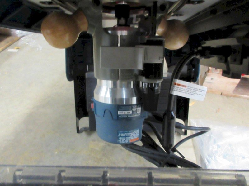 Bosch  Bosch 1617EVS 2.25 HP Electronic Fixed-Base Router, Bosch Portable Jobsite Router Table 26 in. x 16.5 in. Laminated MDF Top- Auction Item