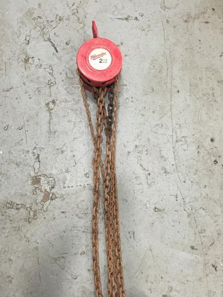 2 TON MILWAUKEE MANUAL LIFT CHAIN HOIST STOCK: 64132
