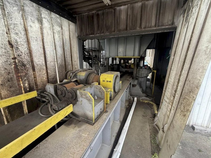 2000 TON HEAVY DUTY 4-POST HYDRAULIC PRESS. STOCK # 0543726