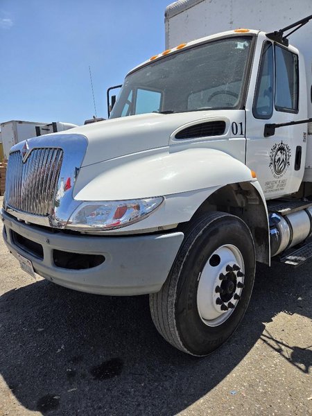 International DuraStar 4300 26’ Box Truck, 2018 – Cummins B6.7 Diesel, Allison Automatic, Liftgate &amp; Non-CDL GVWR