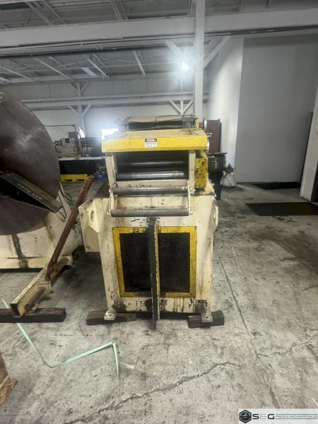 8,000 LBS X 18" PERFECTO PULL OFF REEL AND POWERED STRAIGHTENER: YOBRO #26125
