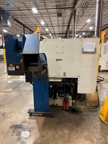 Doosan Daewoo Puma 300C CNC Lathe, 2005 – 15″ Chuck, Chip Conveyor, Programmable Tailstock