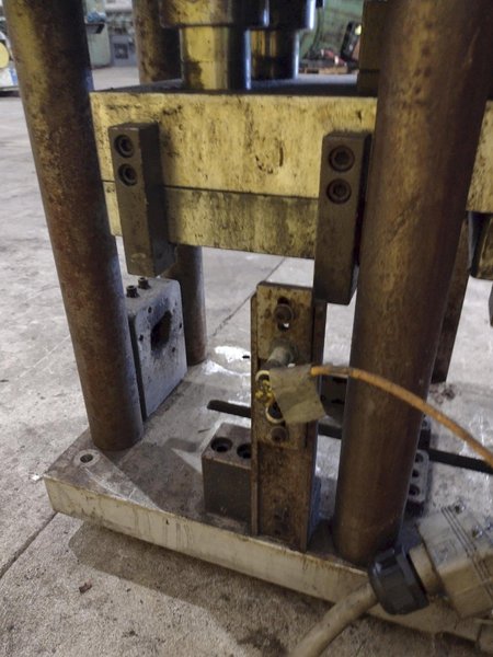 4-POST HYDRAULIC PRESS - ROLLFORMER CUTOFF PRESS: YOBRO #25563