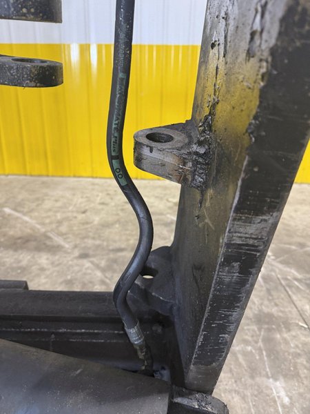 30,000 LBS SUPERIOR FAB MODEL #98-105-617 FORKLIFT MAST: YOBRO #23993