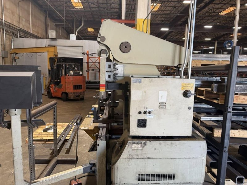 130 Ton x 8′ Accurpress 71308 Hydraulic Press Brake, 1999