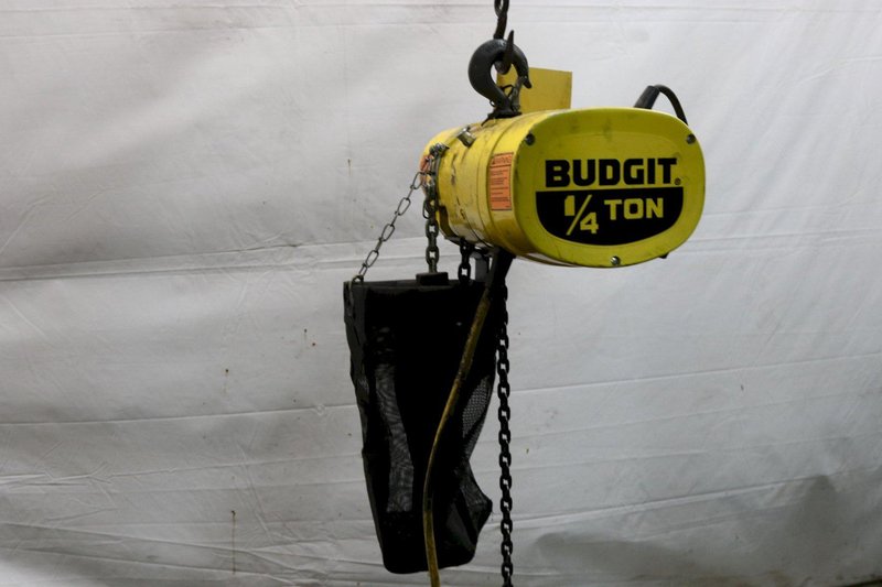 1/4 TON YALE  MODEL #BEHC2516 ELECTRIC POWERED CHAIN HOIST: STOCK #11978