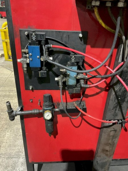LINCOLN ELECTRIC SYSTEM 10 MIG CELL FANUC ROBOT
