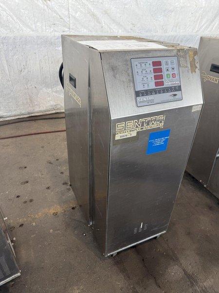 ADVANTAGE ENGINEERING WATER-CIRCULATING TEMPERATURE CONTROL UNIT. STOCK # 1115724