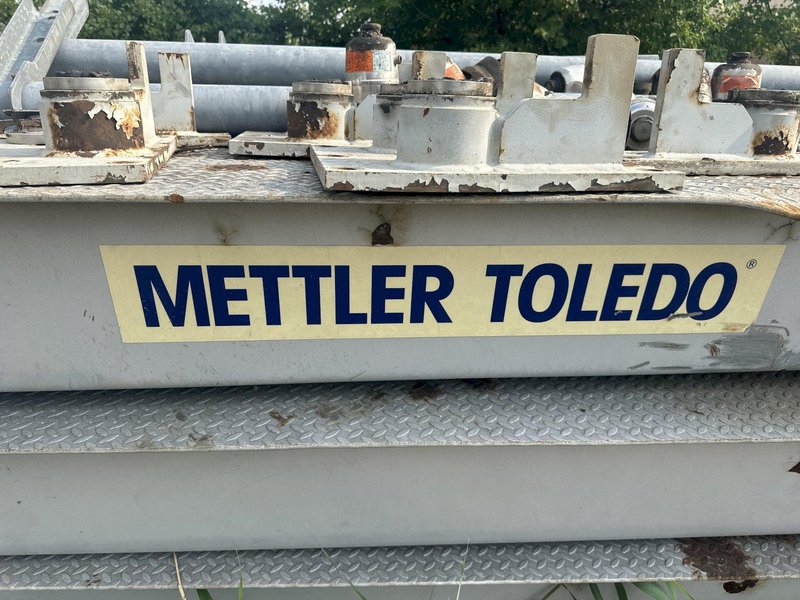 80 TON (160,000 LBS) X 80&#039; METTLER TOLEDO ABOVE GROUND DRIVE OVER TRUCK SCALE: STOCK #23630
