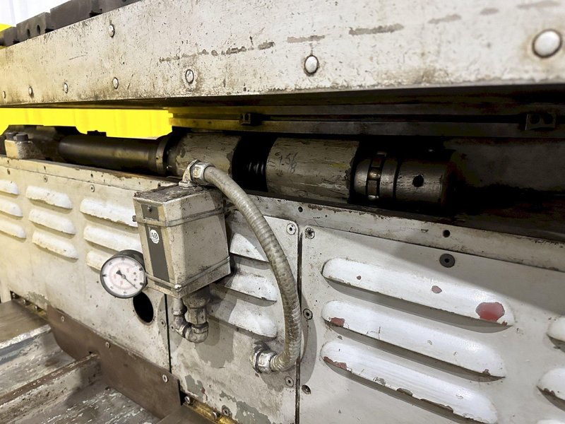 72" X 72" GIDDINGS &amp; LEWIS (G&amp;L) T-SLOTTED POWERED ROTARY TABLE W/ 72" POWERED INFEED SLIDE: STOCK #19731