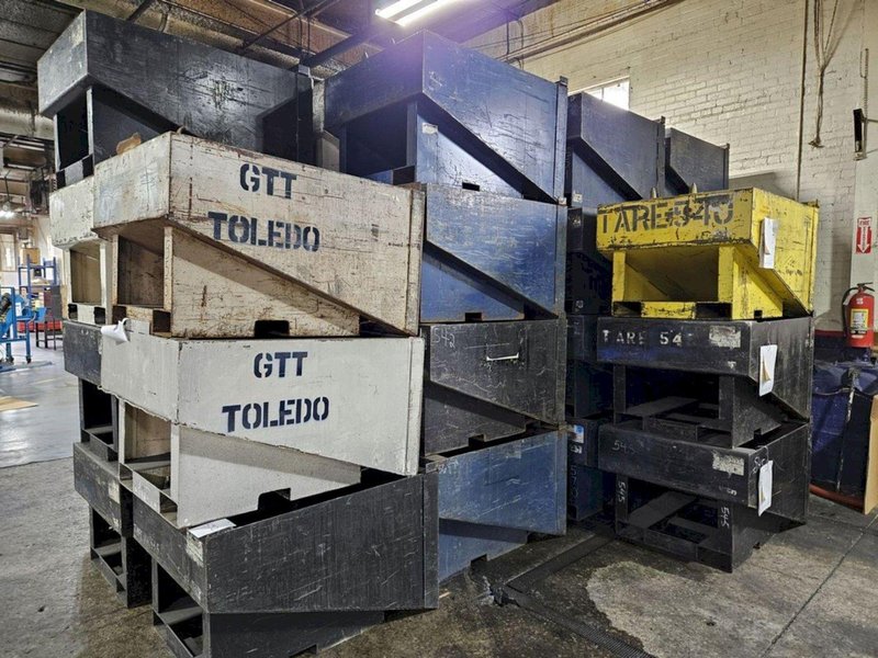 48" x 36" x 29" HIGH AMERICAN MFG GRAVITY FED PARTS HOPPERS WITH FORK POCKETS: YOBRO #25386