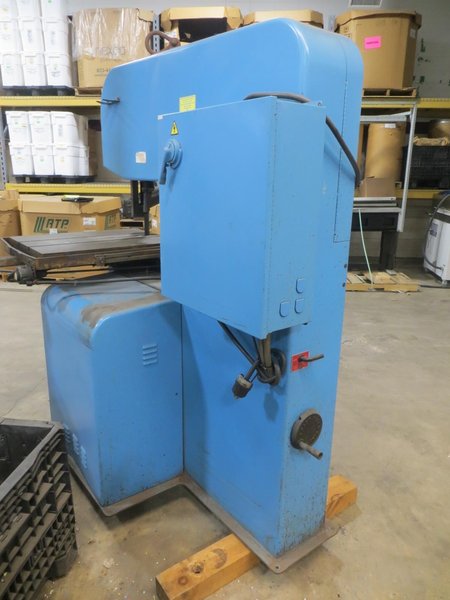 DoAll 3613-1 Vertical Band Saw, 36&quot; Throat, 30-1/2&quot; x 24&quot; Table, Work Light- Auction Item