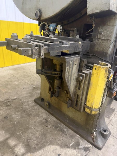 250 TON BLISS MODEL #23B-KJ KNUCKLE JOINT PRESS 2" STROKE: YOBRO #24305