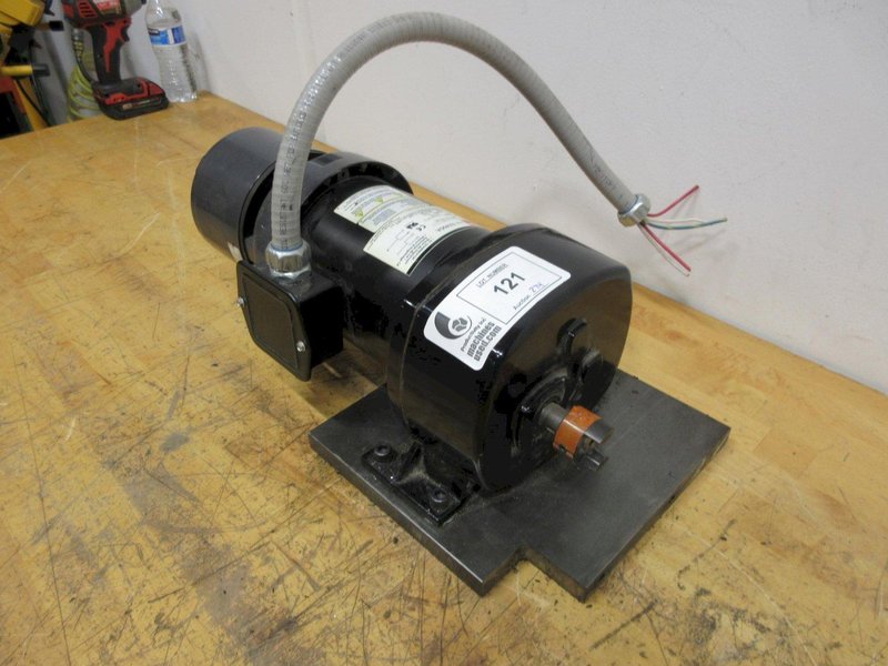 DAYTON AC Gearmotor Model 6Z400A: Parallel, Single Output Shaft, Split-Phase, TEFC, 8.5 RPM, 974 in-lb Max Torque with Dayton 4Z447A Magnetic Disc Brake- Auction Item