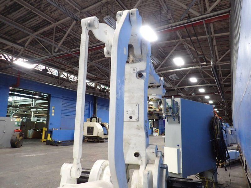 YASKAWA ELECTRIC CORPORATION ROBOT  -  MOTOMAN-MPL 160
