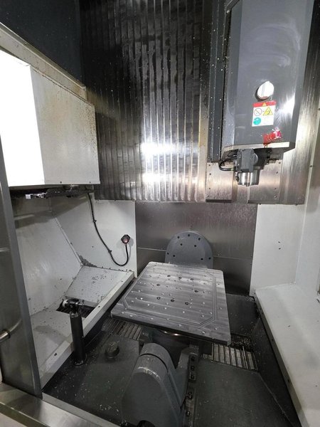 Haas UMC-1000 5-Axis CNC UMC, 2021 – 10-Pallet Changer, 15,000 RPM Spindle, WIPS, Through-Spindle Coolant, Chip Conveyor, Rigid Tapping