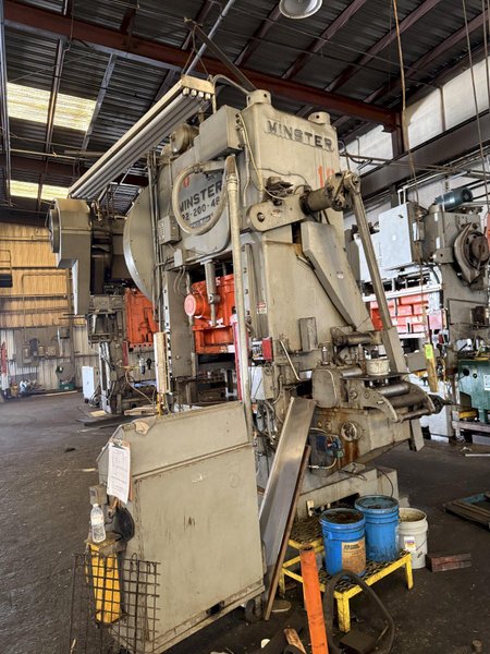 200 TON MINSTER P2-200-48 PIECE MAKER STRAIGHT SIDE HIGH SPEED PRESS. STOCK #0432526