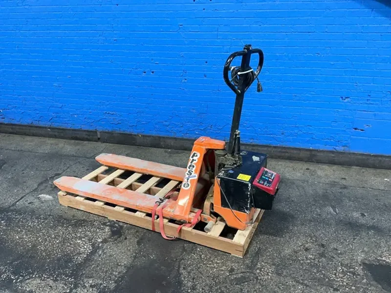 PRESTO 2200 LBS ELECTRIC PALLET JACK  -  PSL-22/27-E